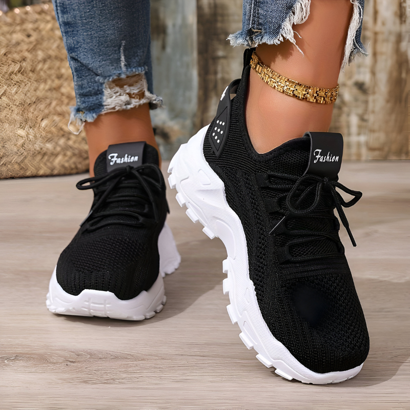 Black / UK 10 (43)