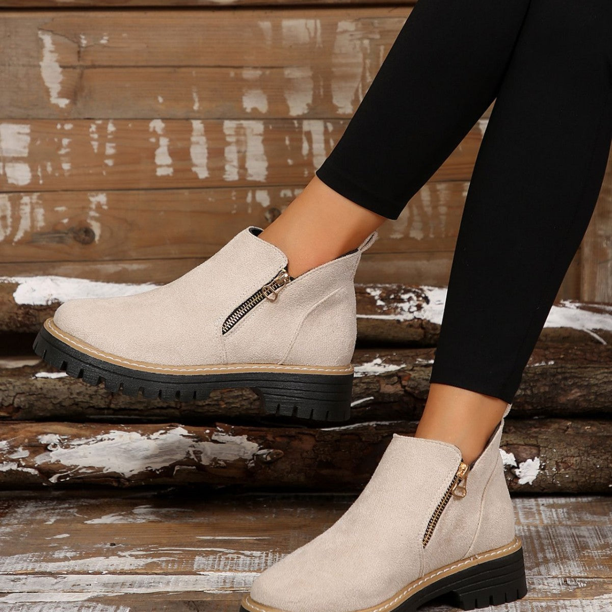 White / UK 10 (43)
