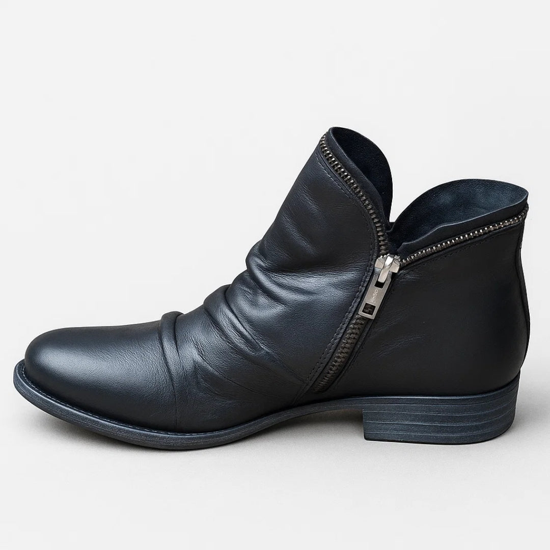 Black / UK 9 (43)