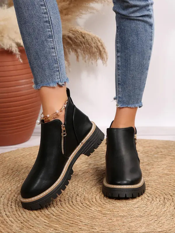 Black / UK 10 (43)